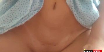 ATRAPO A MI VECINA Y LA TERMINO COGIENDO