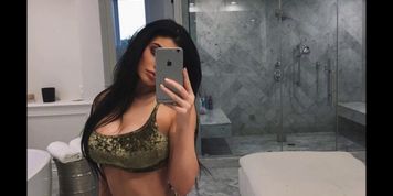 Kylie Jenner Ultimate Jerk off Challenge (Impossible) with Fakes and Moans