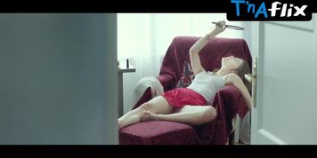 Mala Emde Sexy Scene  in Wir Toten Stella