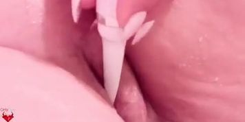 Brushin my kitty (Pretty Pussy)
