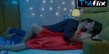 Leena Singh Sexy Scene  in Gulabo