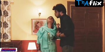 Razia Khanam Sexy Scene  in Peeche Se