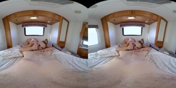 VR Emma Hix