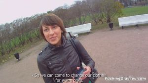 Guarda video porno gratuiti di Fucking Glasses