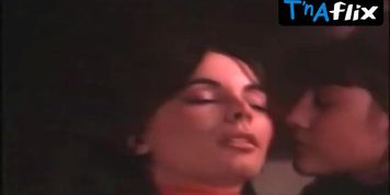 Carla Dey Lesbian Scene  in La Desnuda Chica Del Relax