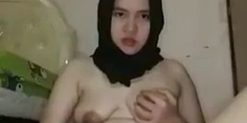 Malay hijab masturbating