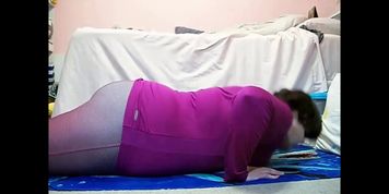 Fat girl attempts to exercise