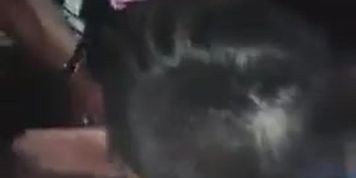 De fiesta metiendo mano