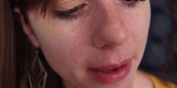 20 mins of kissing and mouth sounds asmr