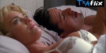 Kelly Carlson Underwear Scene  in Nip/Tuck