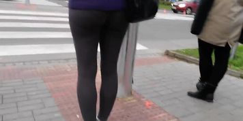Super hot ass in extremely tight leggings