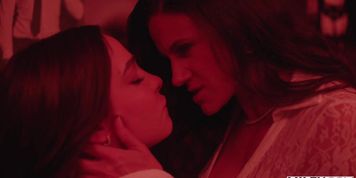 Seductive Photographer Shares Intimate Threesome (Penny Barber, aria six, dan damage, davina leos, isis diamond, iveta, jonna lundell, juniper ren, mewslut, rissa may)