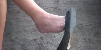 Candid Brunette Feet & Legs Shoeplay Dangling