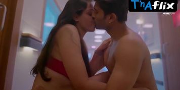 Priya Roy Breasts Scene  in Ilaaj