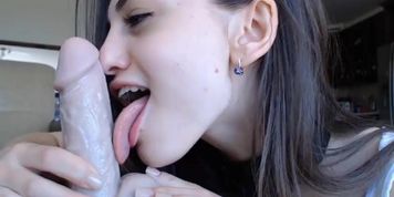 Dildo blowjob ruejdjdjd