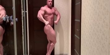 Bodybuilder With a Juicy Ass Posing Wanting You to Empty Your Nuts to His Muscles
