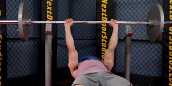 Ripped stud wanking and working out in gym