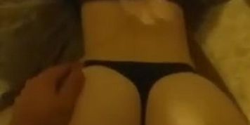 Hermosa pendeja la cogen de perrito amateur