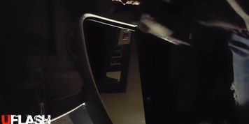 Whore gives Handjob in car