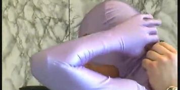 Flexible Cisara in fetish spandex
