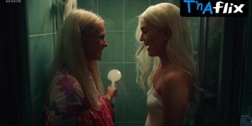 Lizzie Davidson Lesbian Scene  in Such Brave Girls