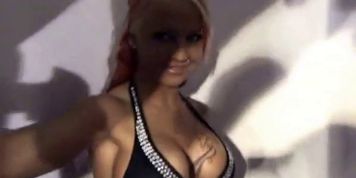 Cora finds a kinky spot for a blowjob - video 1
