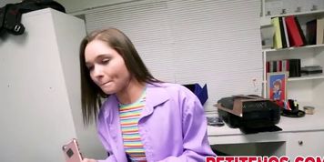 Little teen ho rubbing - video 1