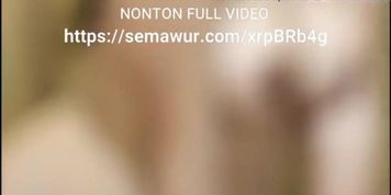 Asians girls take a naked photo session