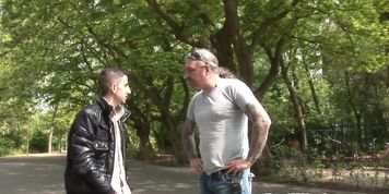 Mature dutch hooker gets jizzed on pussy