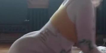 Thick snow bunny riding cock