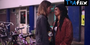 Shary-an Nivillac Lesbian Scene  in Follow De Soa