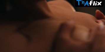 Mel Maia Sexy Scene  in Os Donos Do Jogo