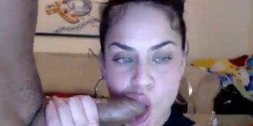 Phat ass shows her blowjob style live cam