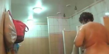 in public pool showers 1041