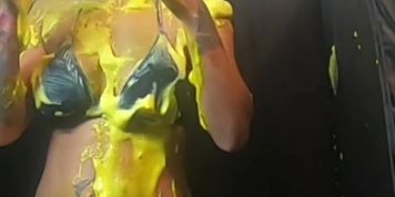 Custard pie sploshing 