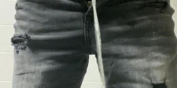 Jonah Slakes - View from the toilet with a thick stream of piss
