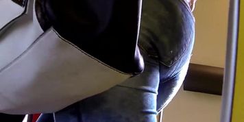 Candid - Sexy Ass Girl In Tight Jeans Close-Up