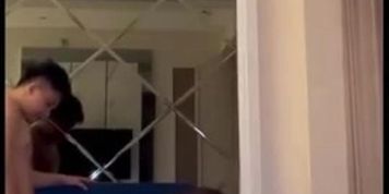 Mama Di Goyang Sales Bank Di Ruang Tamu - Bokep Indo