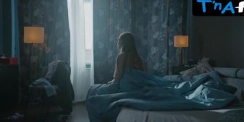 Oksana Akinshina Bikini Scene  in Container