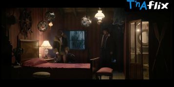 Nesrin Cavadzade Sexy Scene  in El Desentierro
