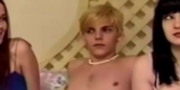 Retro amateurs fucked in threeway