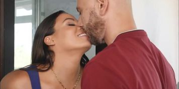 Experienced MILF Fucks Great In The Anal Hole With Lucky GuyGQuqKX1 - Luna Star