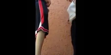 Filmando o boquete da prostituta no beco