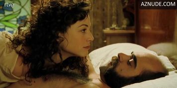Leonor Watling Breasts Scene  in Inconscientes