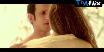 Zarine Khan Sexy Scene  in Hate Story 3