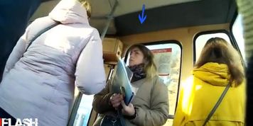 Flash 2 Teens On Bus