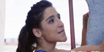 Bouldering Booty (Abella Danger, Bella Danger)