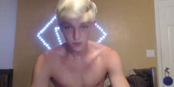 Twink striptease