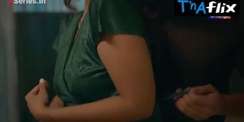 Shyna Khatri Sexy Scene  in Chumbak