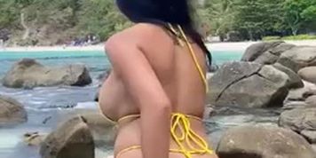 Pandorakaaki at the beach